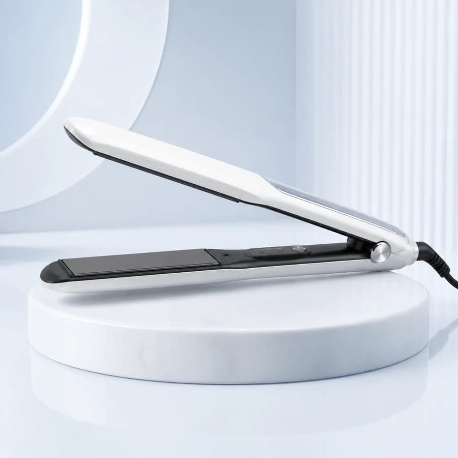 Smooth styling Ceramic Hair Straightener